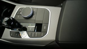 BMW 318i Advantage aut WX3953E w leasingu dla firm