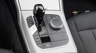 BMW 318i Advantage aut WX3955E w leasingu dla firm
