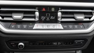 BMW 318i Advantage aut WX3955E w leasingu dla firm