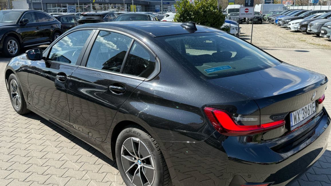 BMW 318i Advantage aut WX3961E w abonamencie