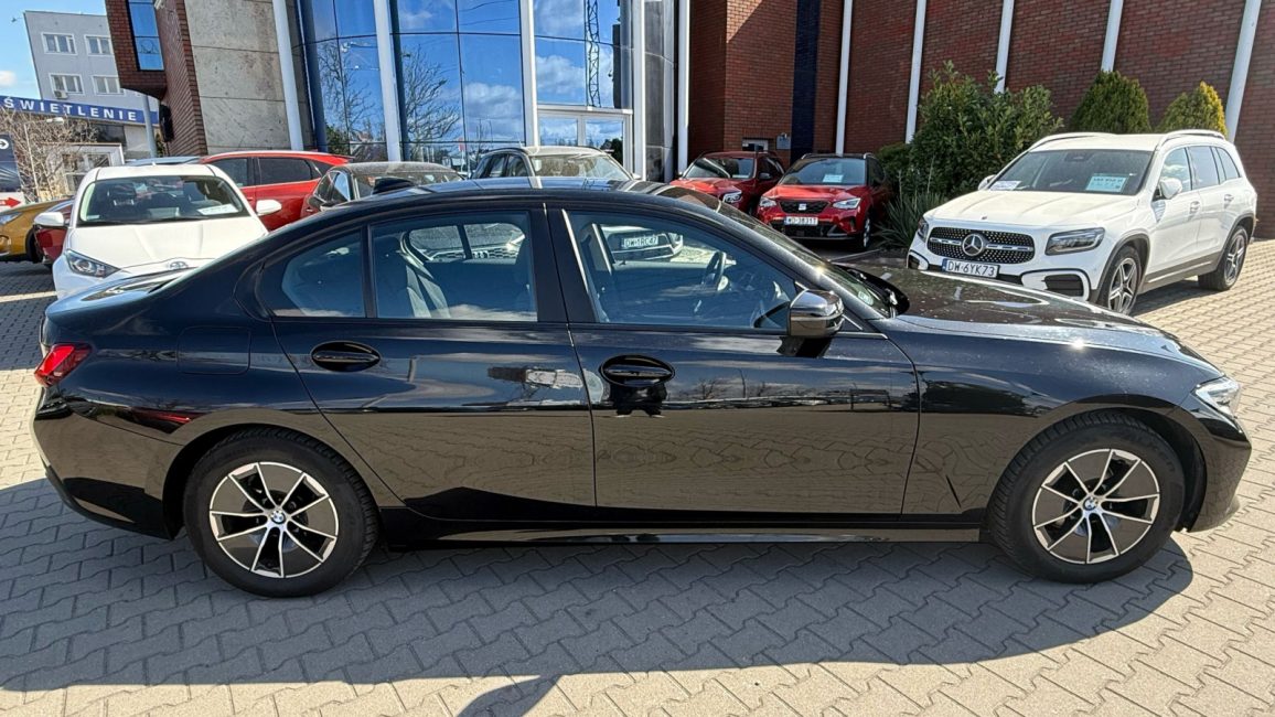 BMW 318i Advantage aut WX3961E w abonamencie