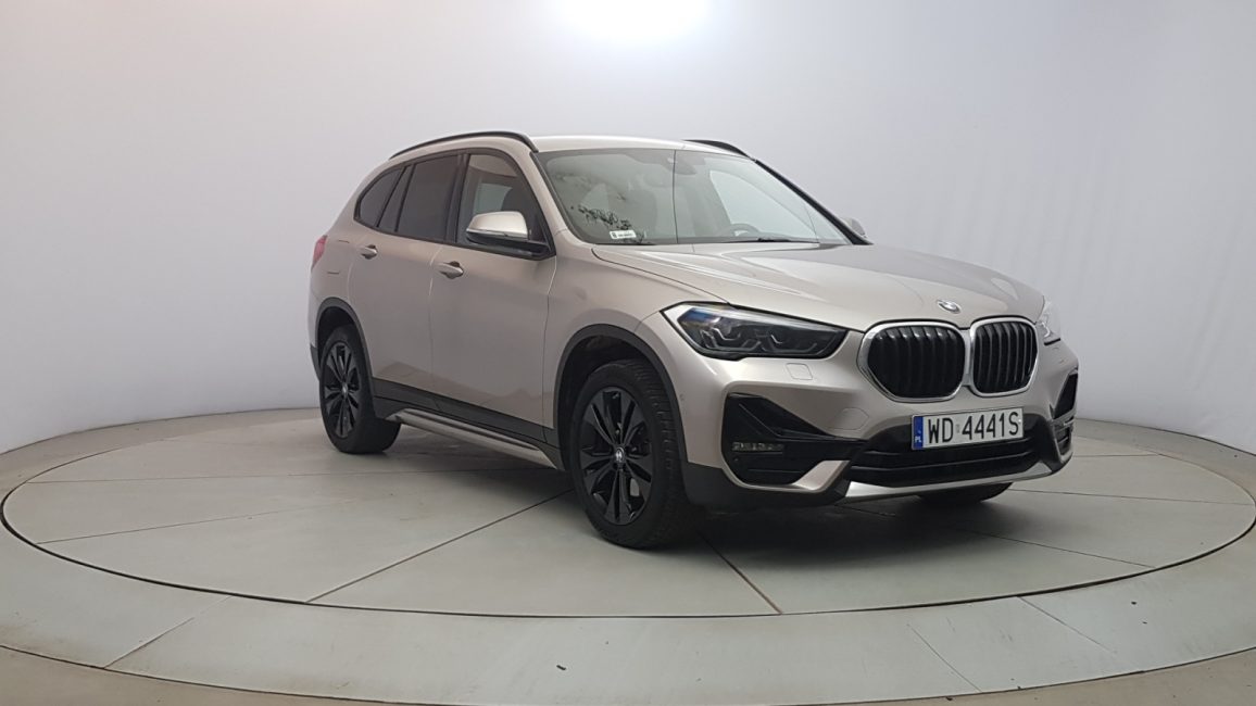 BMW X1 sDrive18i Sport Line aut WD4441S w abonamencie