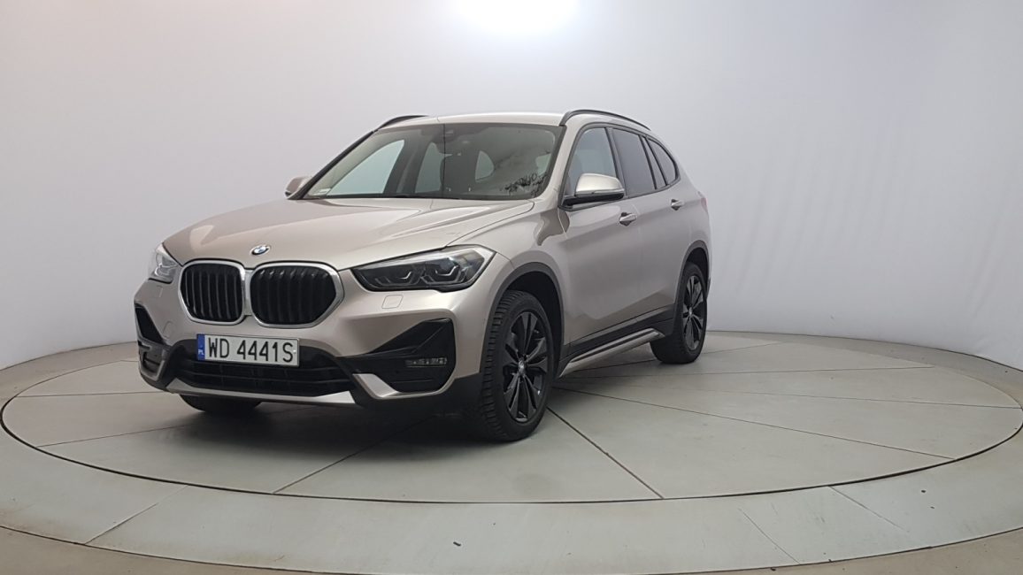 BMW X1 sDrive18i Sport Line aut WD4441S w abonamencie