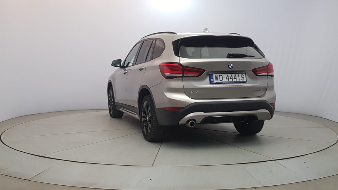 BMW X1 sDrive18i Sport Line aut WD4441S w abonamencie