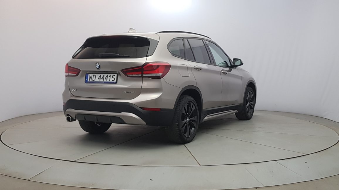 BMW X1 sDrive18i Sport Line aut WD4441S w abonamencie