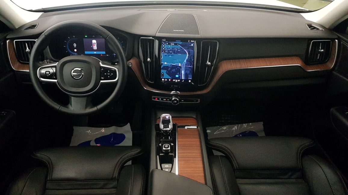 Volvo XC60 B5 D AWD Plus Dark aut LU158NY w abonamencie