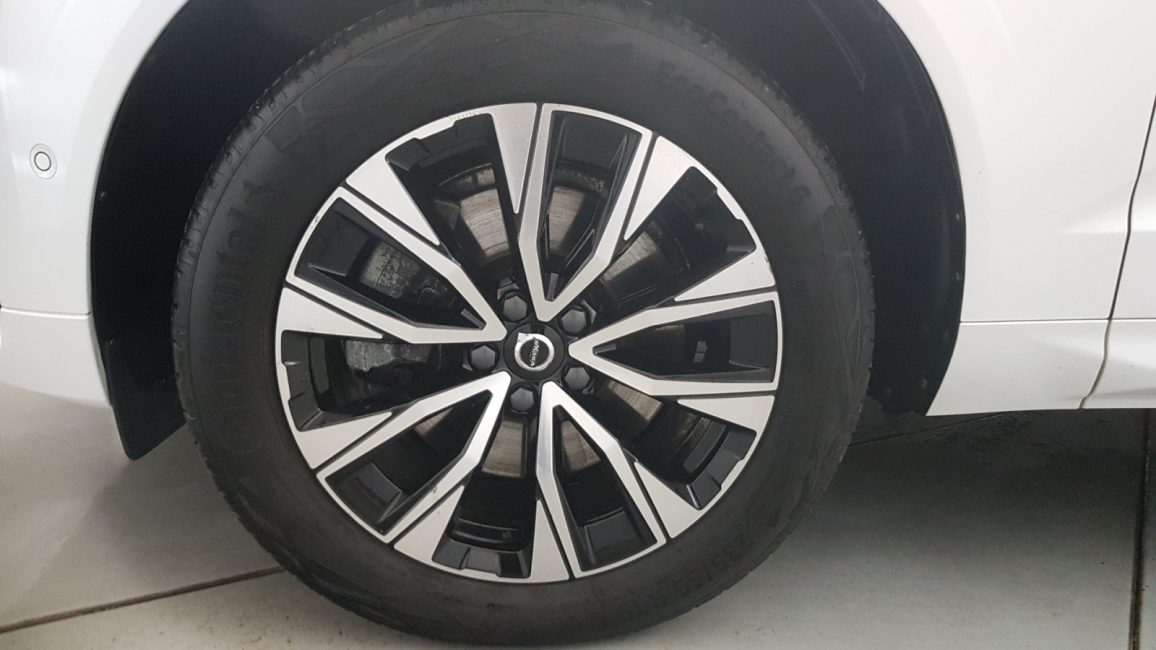 Volvo XC60 B5 D AWD Plus Dark aut LU158NY w abonamencie