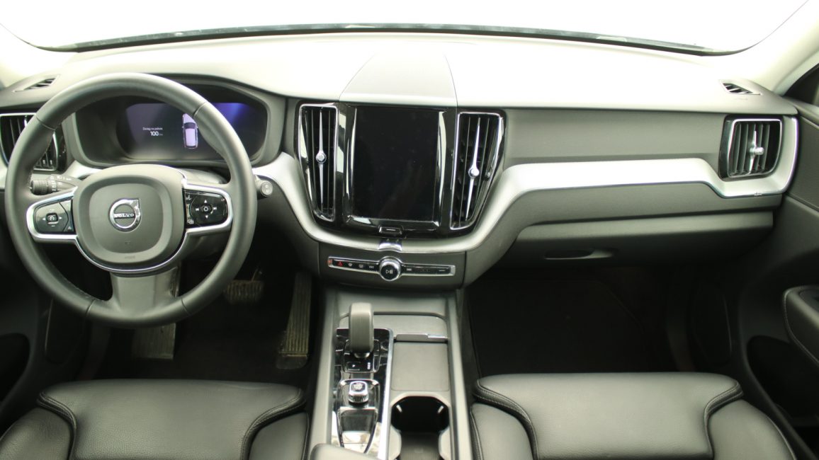 Volvo XC60 B4 D Plus Dark aut WD8306R w abonamencie