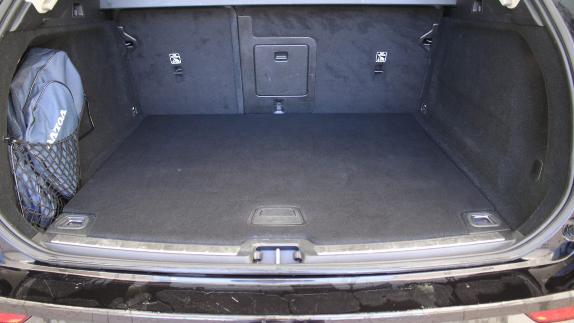Volvo XC60 B4 D Plus Dark aut WD8306R w abonamencie