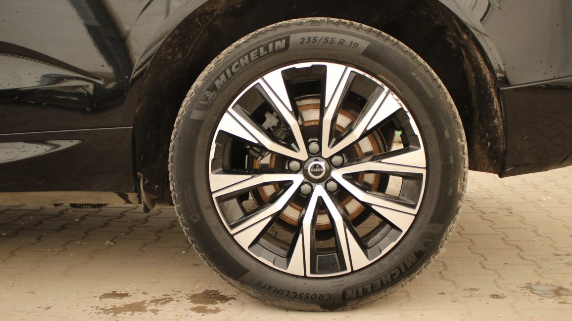 Volvo XC60 B4 D Plus Dark aut WD8306R w abonamencie