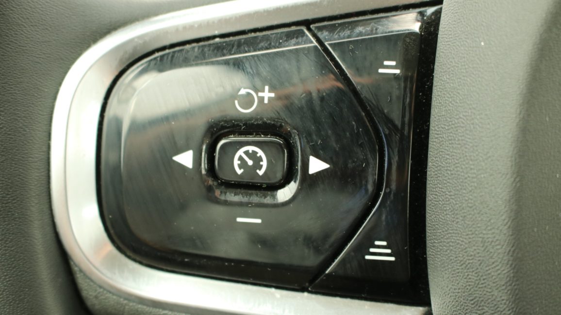 Volvo XC60 B4 D Plus Dark aut WD8306R w abonamencie