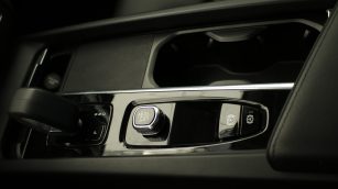 Volvo XC60 B4 D Plus Dark aut WD8306R w abonamencie