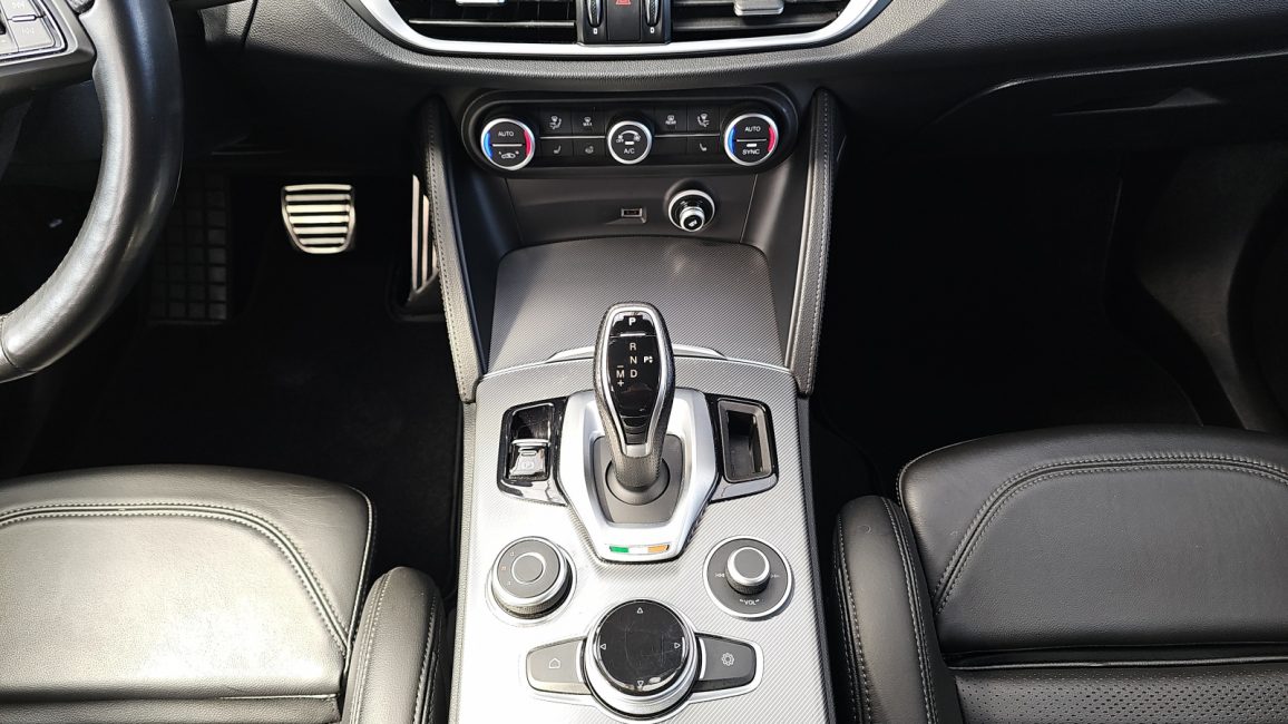 Alfa Romeo Stelvio 2.0 Turbo Veloce Q4 aut SK545VV w abonamencie