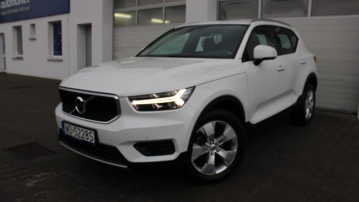 Volvo XC40 T3 Momentum Pro aut WD5228S w abonamencie