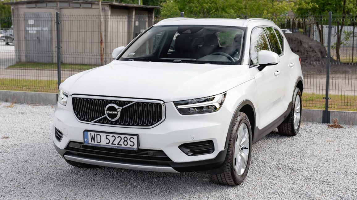 Volvo XC40 T3 Momentum Pro aut WD5228S w abonamencie