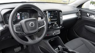 Volvo XC40 T3 Momentum Pro aut WD5228S w abonamencie dla firm