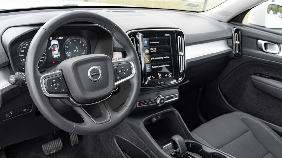 Volvo XC40 T3 Momentum Pro aut WD5228S w abonamencie dla firm