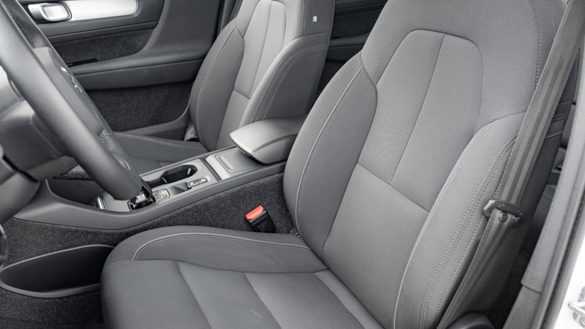 Volvo XC40 T3 Momentum Pro aut WD5228S w abonamencie dla firm