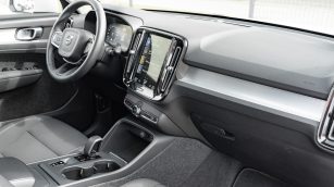Volvo XC40 T3 Momentum Pro aut WD5228S w abonamencie dla firm