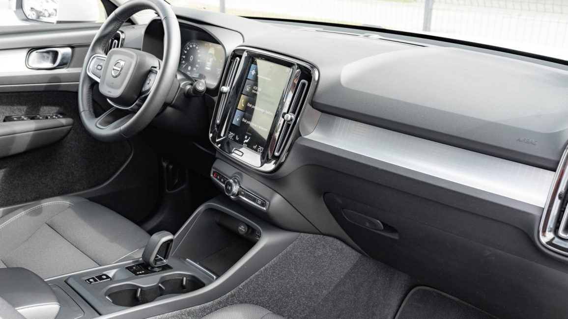 Volvo XC40 T3 Momentum Pro aut WD5228S w abonamencie dla firm