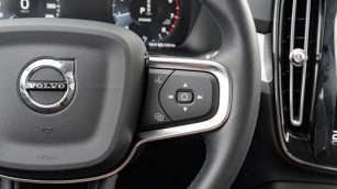 Volvo XC40 T3 Momentum Pro aut WD5228S w abonamencie dla firm