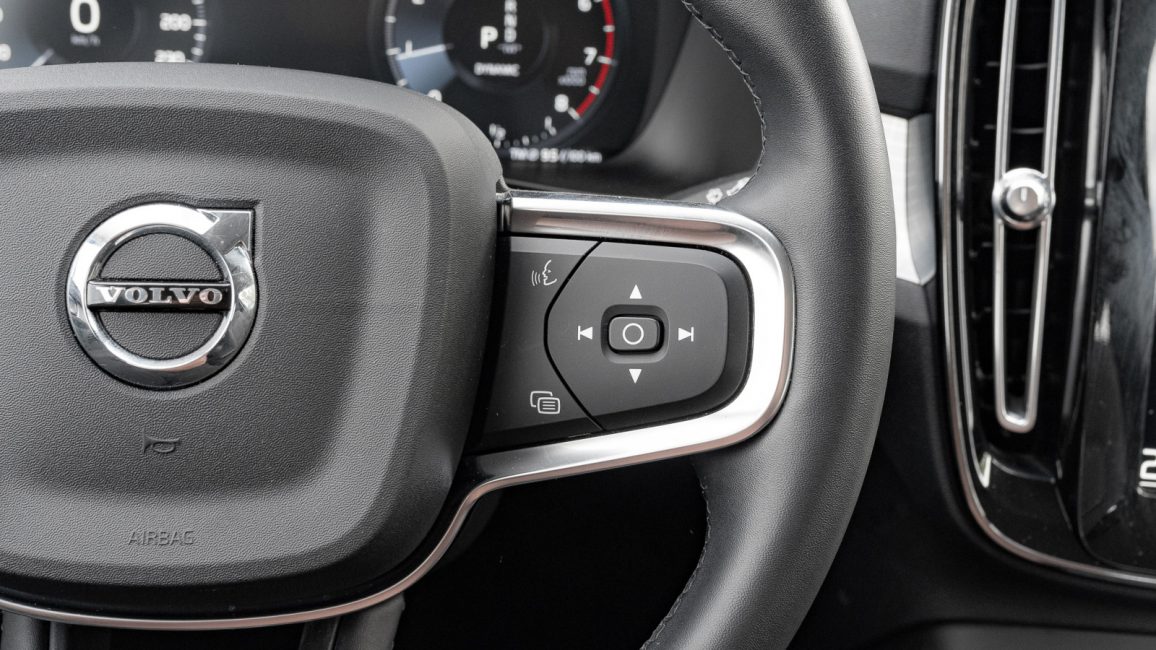 Volvo XC40 T3 Momentum Pro aut WD5228S w abonamencie dla firm