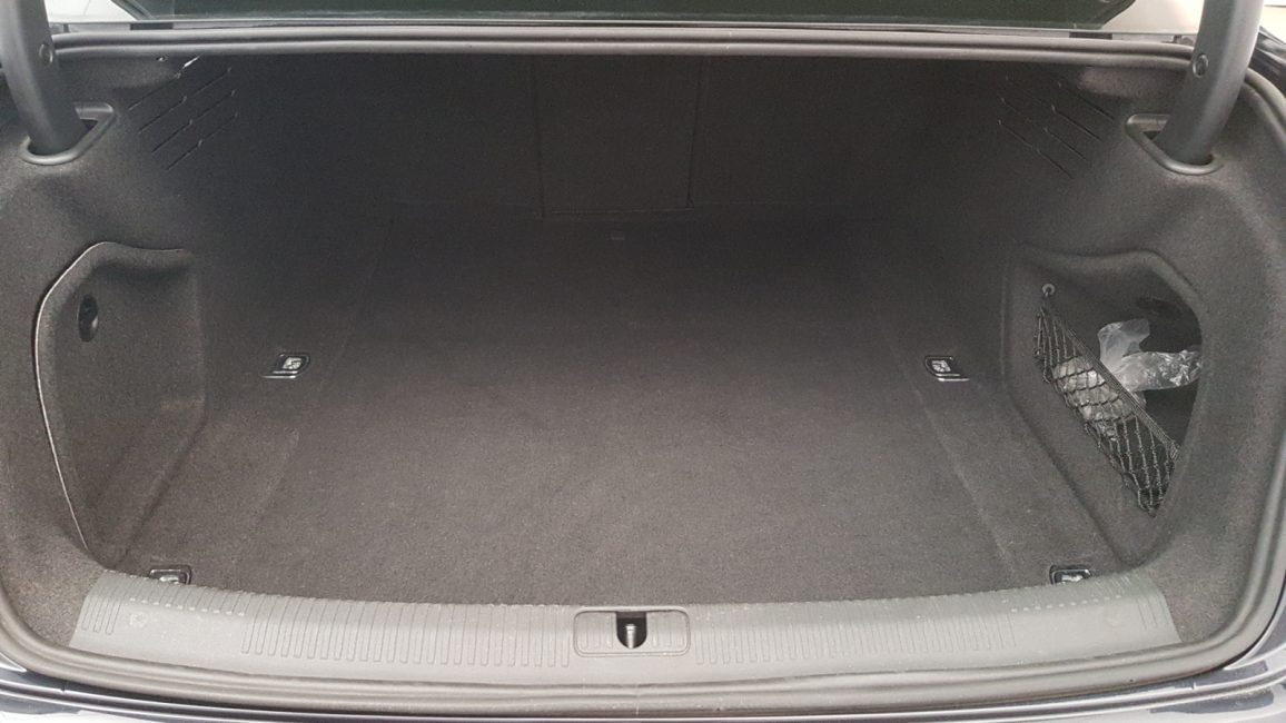 Audi A4 2.0 TDI S tronic KR7XT85 w leasingu dla firm