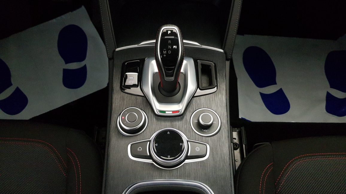 Alfa Romeo Stelvio 2.0 Turbo Business Q4 aut LU143NA w leasingu dla firm