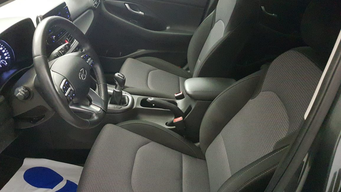 Hyundai i30 1.5 DPI Classic + WJ6298K w abonamencie