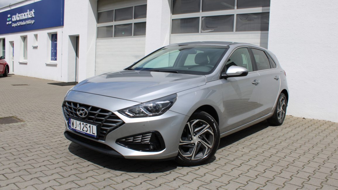 Hyundai i30 1.5 DPI Smart WJ1251L w leasingu dla firm