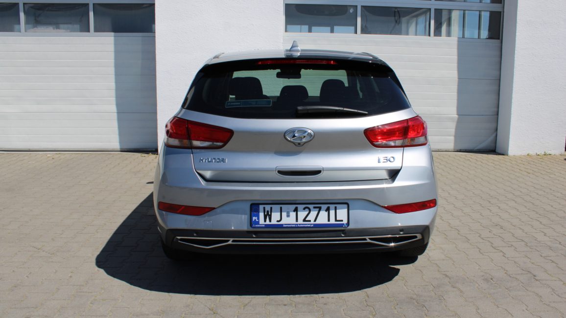 Hyundai i30 1.5 DPI Smart WJ1271L w leasingu dla firm