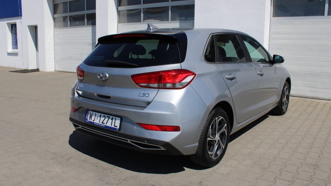 Hyundai i30 1.5 DPI Smart WJ1271L w leasingu dla firm