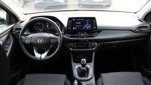 Hyundai i30 1.5 DPI Smart WJ1271L w leasingu dla firm