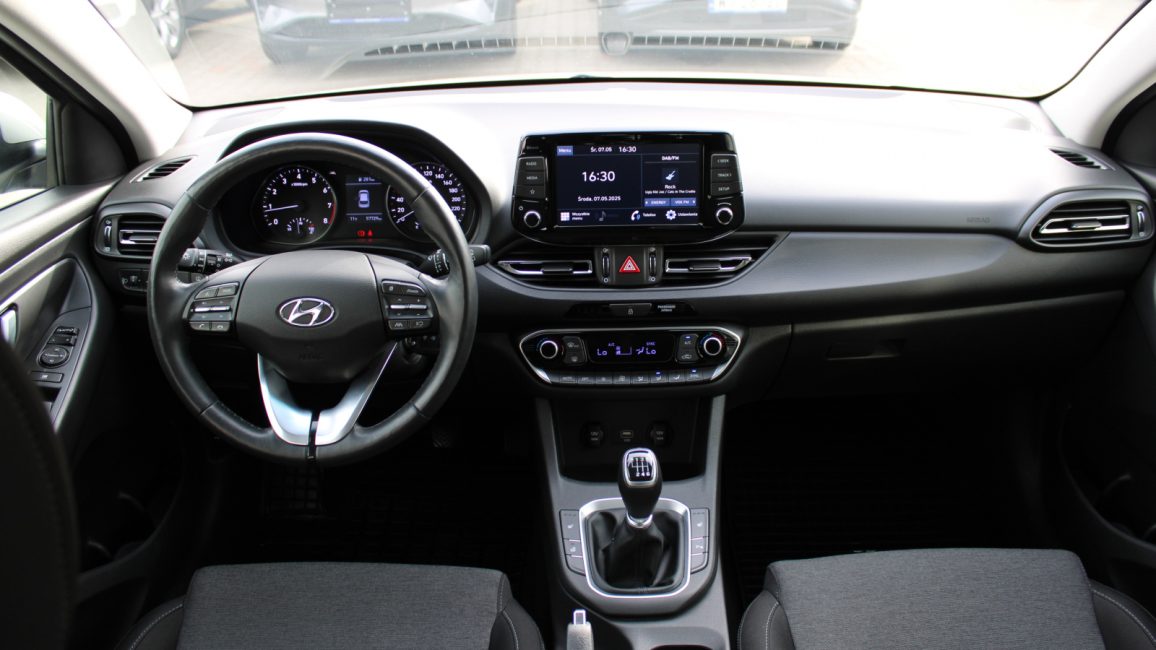Hyundai i30 1.5 DPI Smart WJ1271L w leasingu dla firm