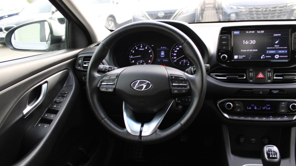 Hyundai i30 1.5 DPI Smart WJ1271L w leasingu dla firm