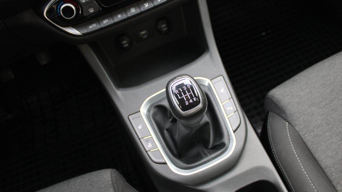 Hyundai i30 1.5 DPI Smart WJ1271L w leasingu dla firm