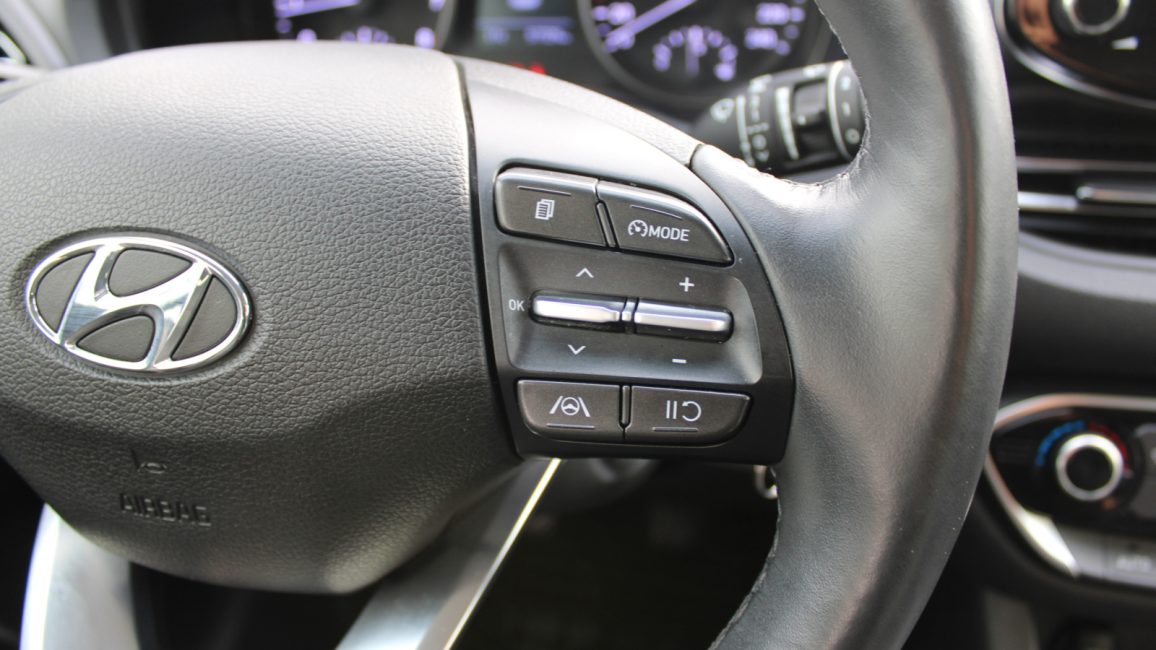 Hyundai i30 1.5 DPI Smart WJ1271L w leasingu dla firm