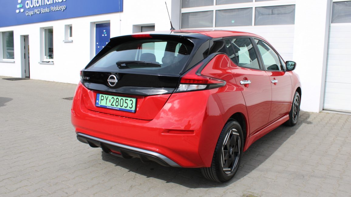 Nissan Leaf 40kWh Acenta PY28053 w abonamencie dla firm