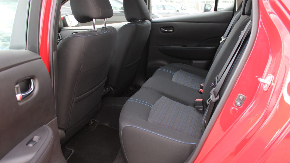 Nissan Leaf 40kWh Acenta PY28053 w abonamencie dla firm