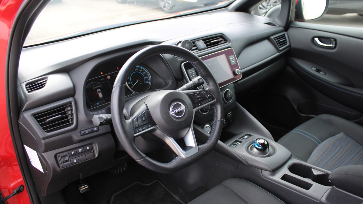 Nissan Leaf 40kWh Acenta PY28053 w abonamencie dla firm