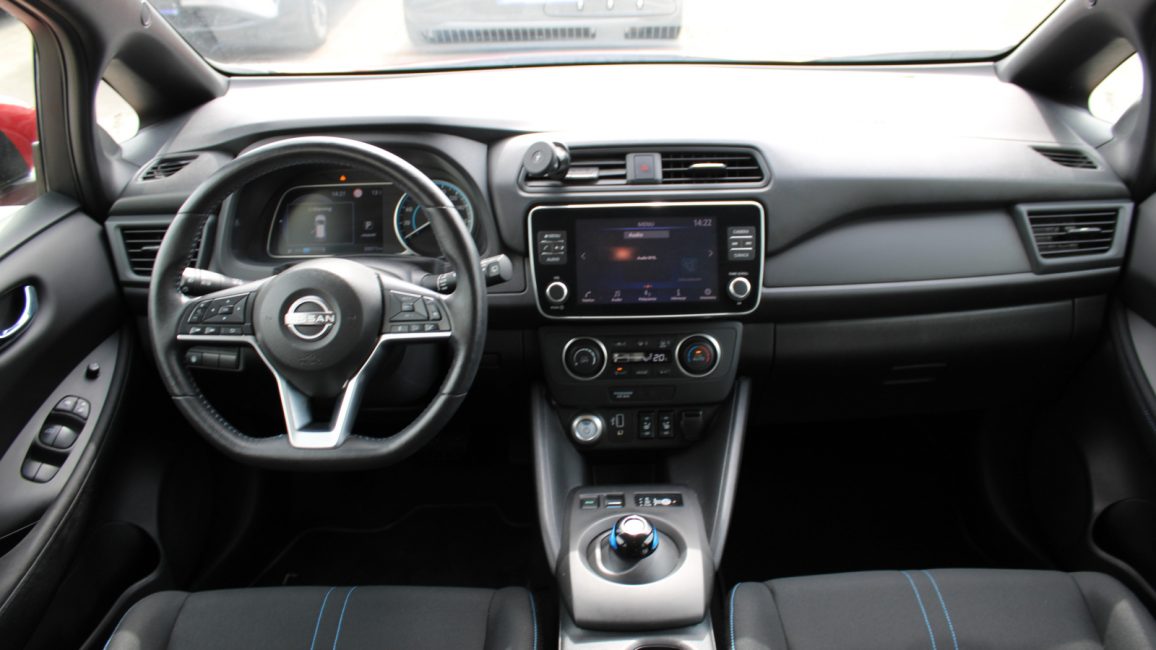 Nissan Leaf 40kWh Acenta PY28053 w abonamencie dla firm