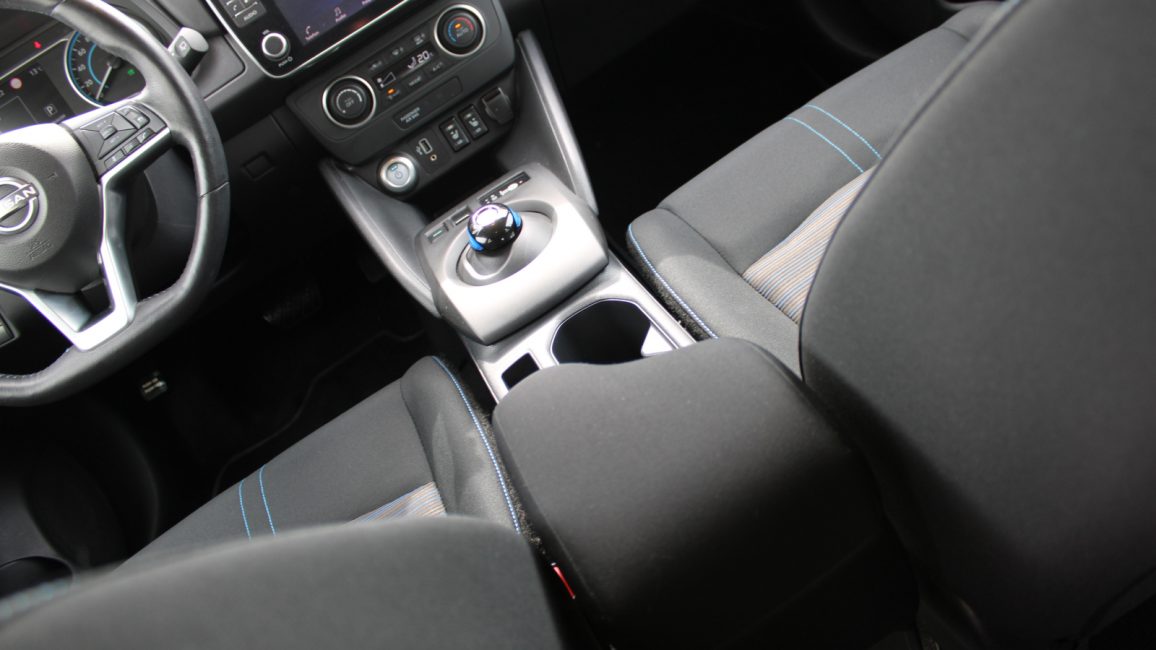 Nissan Leaf 40kWh Acenta PY28053 w abonamencie dla firm