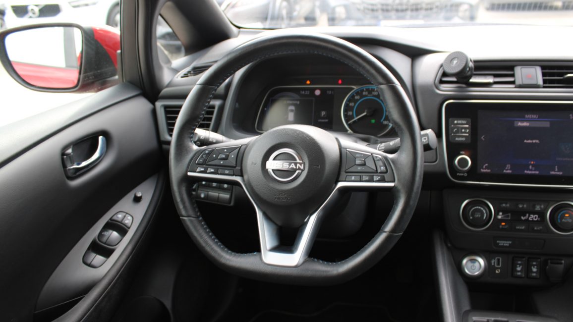 Nissan Leaf 40kWh Acenta PY28053 w abonamencie dla firm