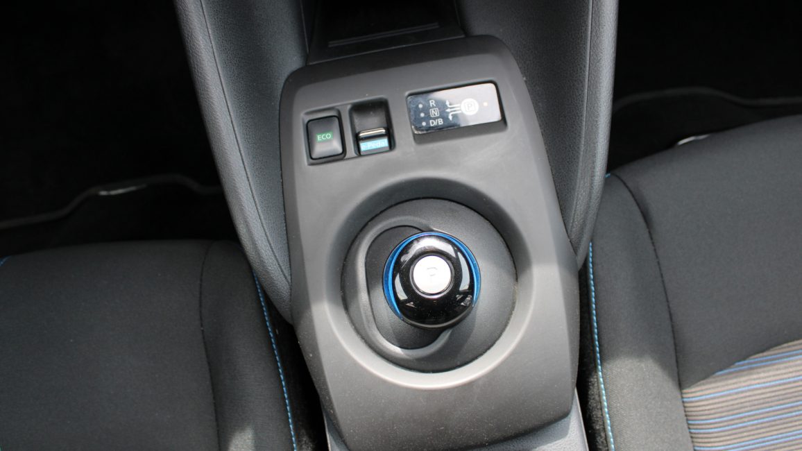 Nissan Leaf 40kWh Acenta PY28053 w abonamencie dla firm