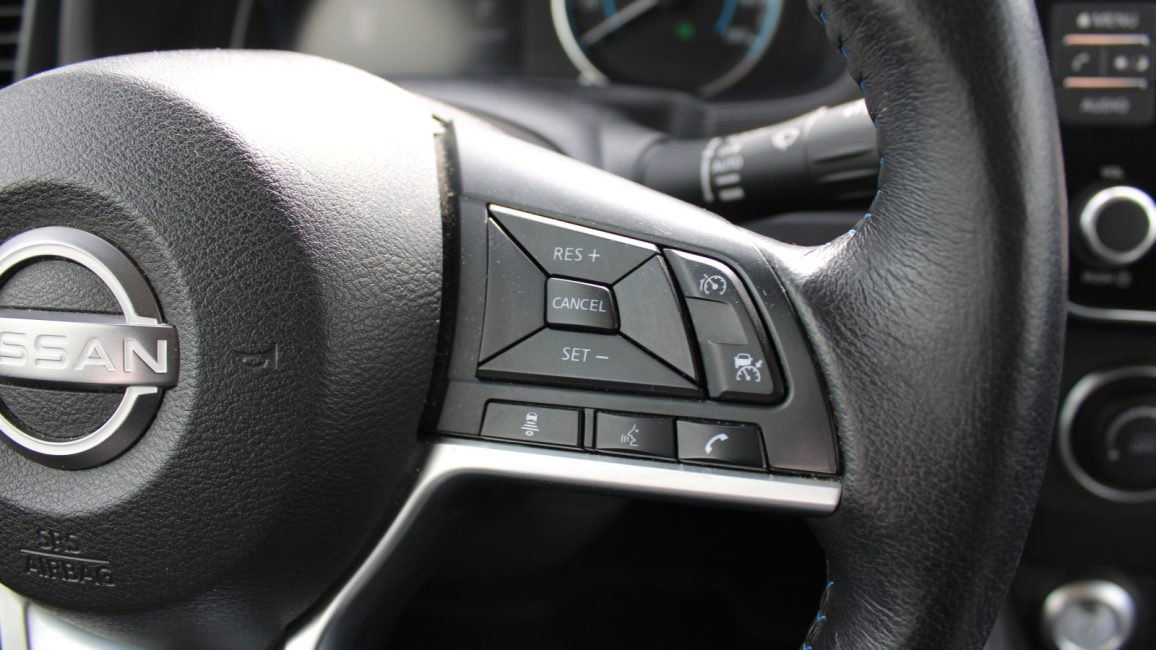 Nissan Leaf 40kWh Acenta PY28053 w abonamencie dla firm