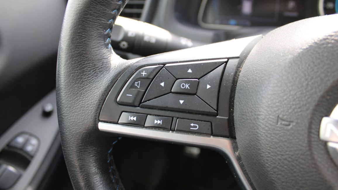 Nissan Leaf 40kWh Acenta PY28053 w abonamencie dla firm